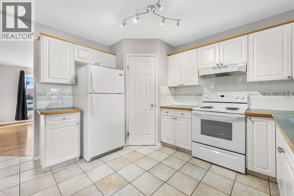45 Country Hills Crescent NW - 14