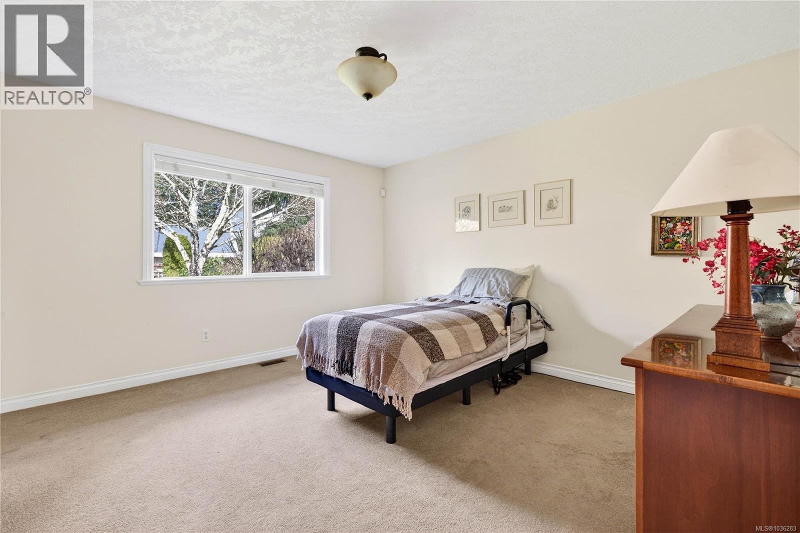 2257 Tarn Pl - 36