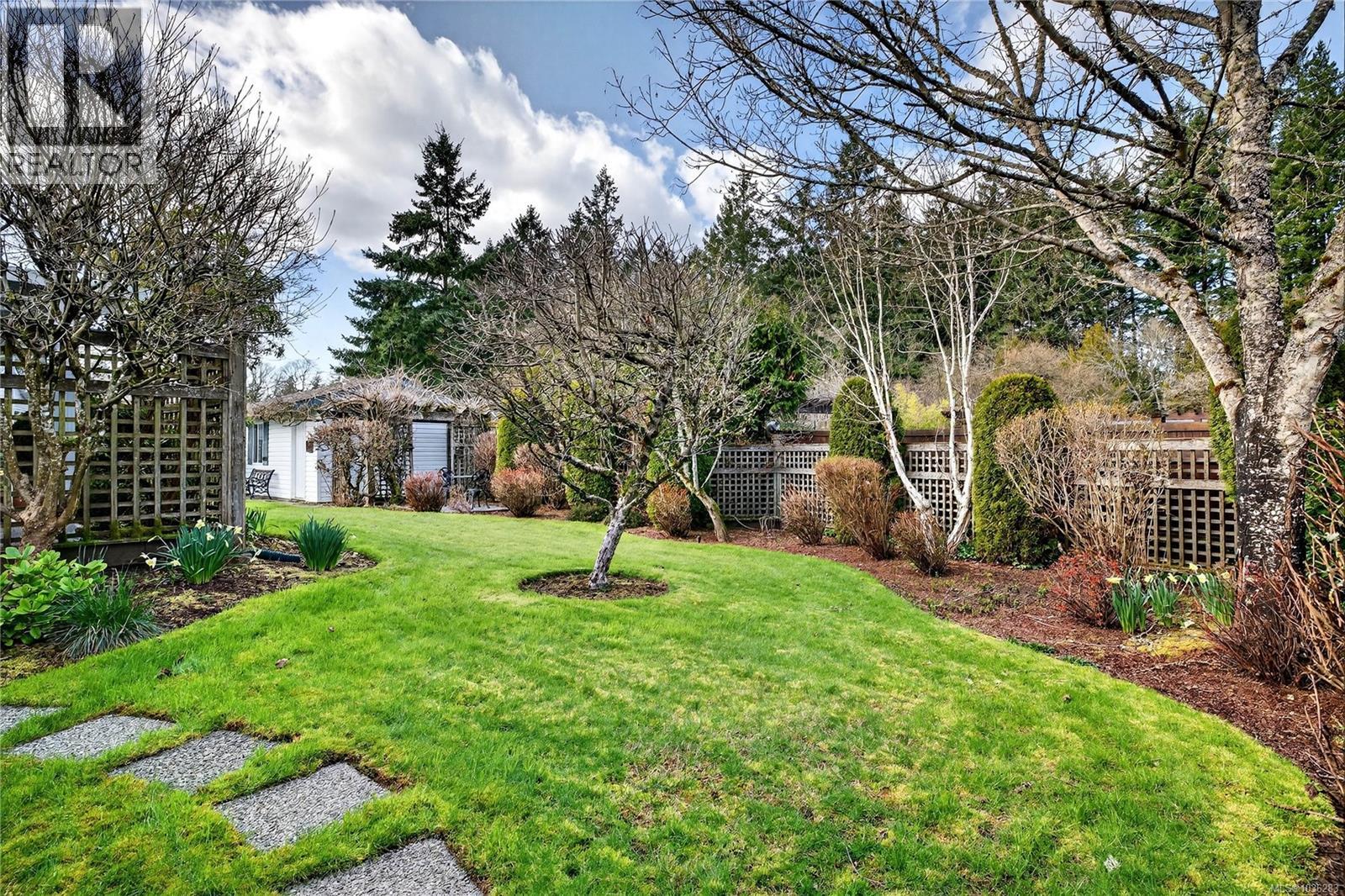 2257 Tarn Pl - 52