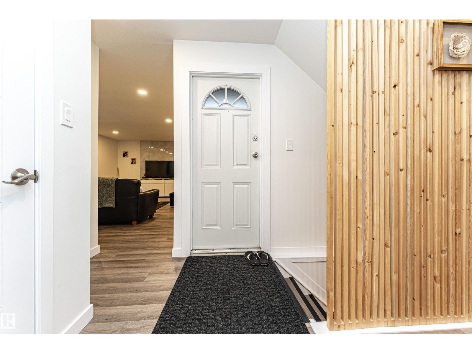17716 84 Ave NW - 18