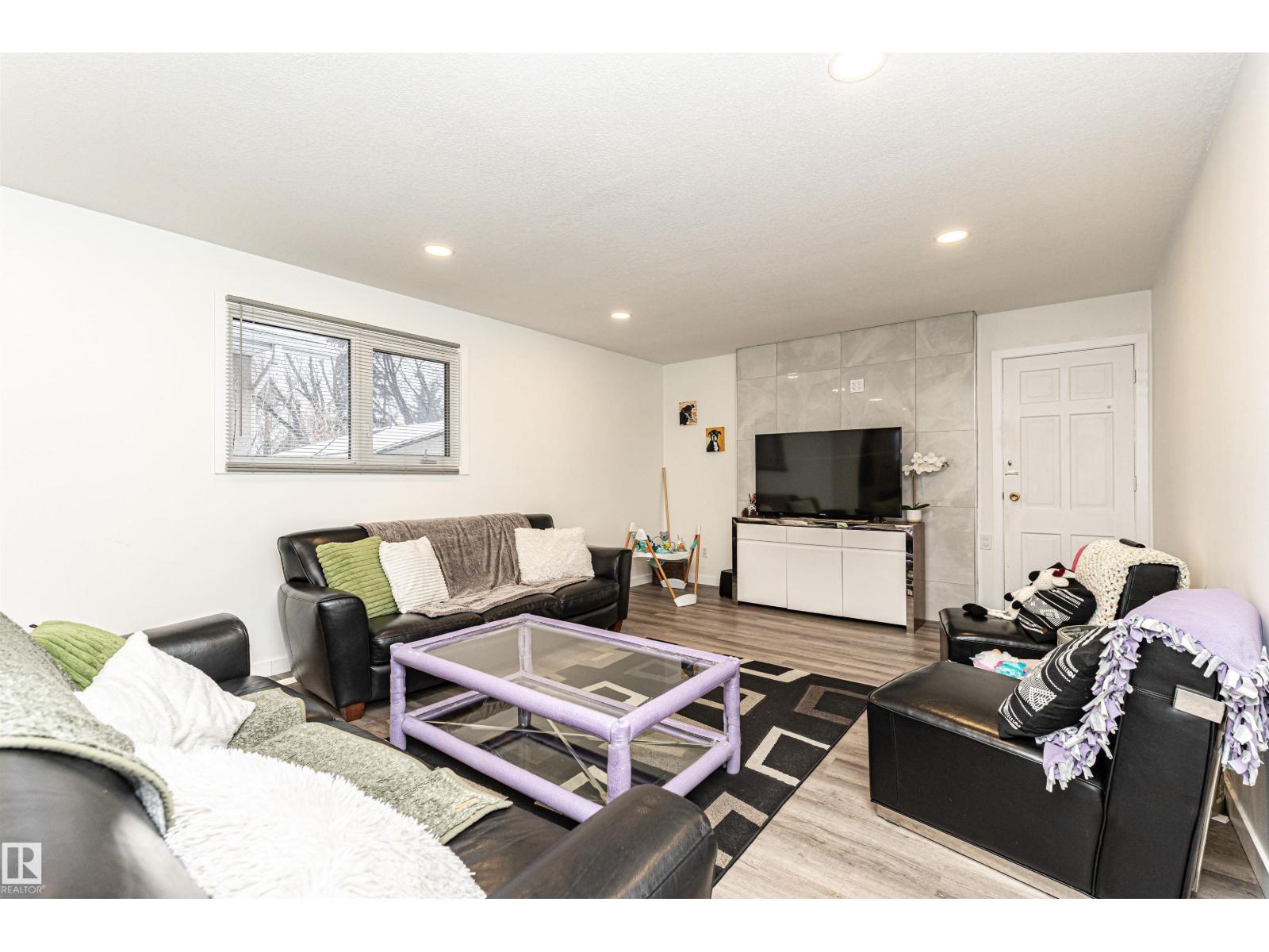 17716 84 Ave NW - 21