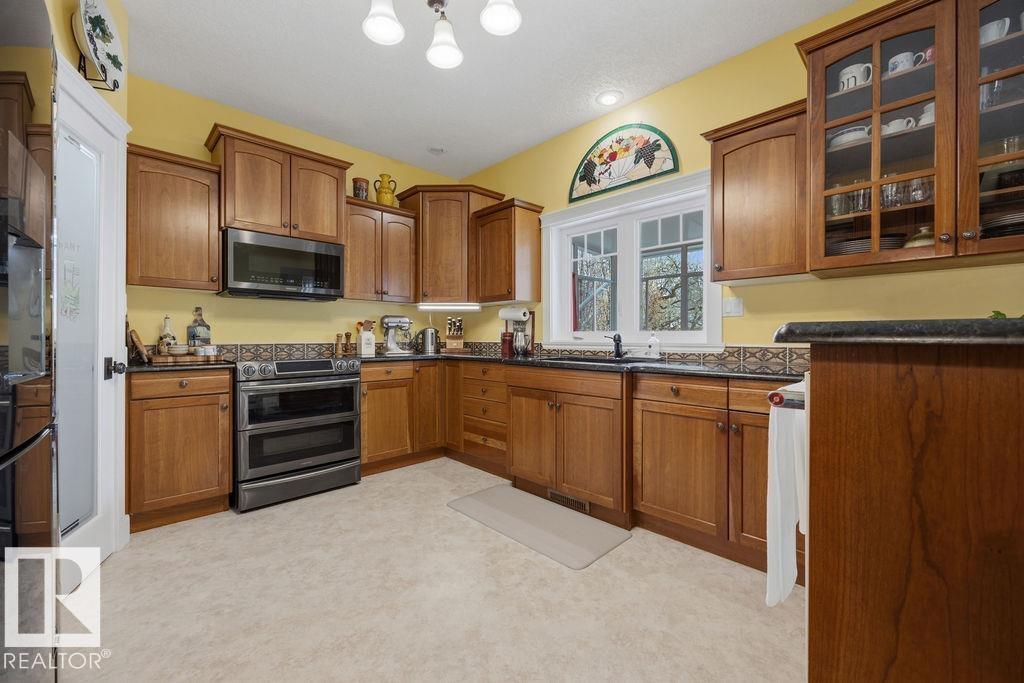 11137 81 AV NW - 16