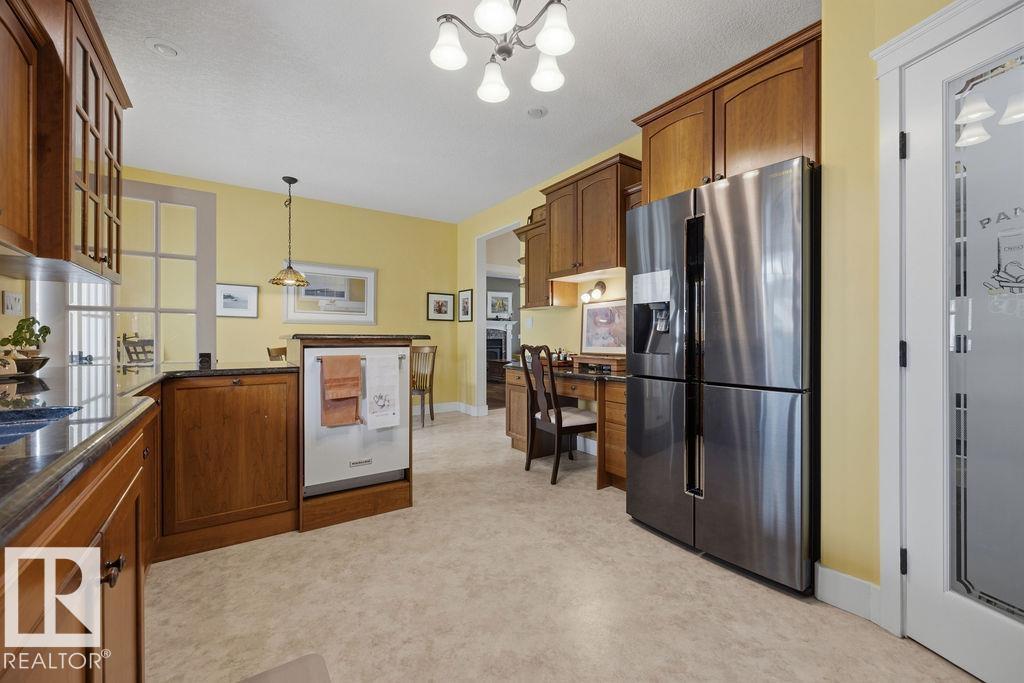 11137 81 AV NW - 17