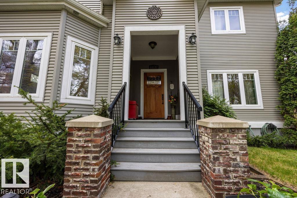 11137 81 AV NW - 2