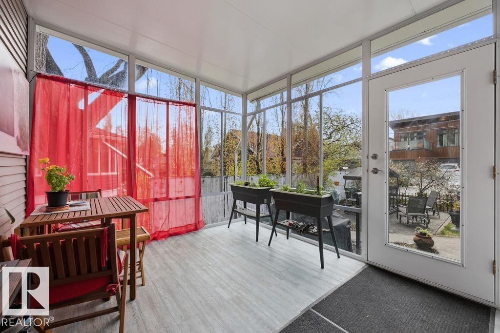 11137 81 AV NW - 25