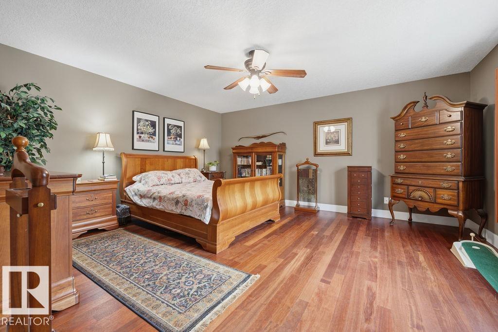 11137 81 AV NW - 28