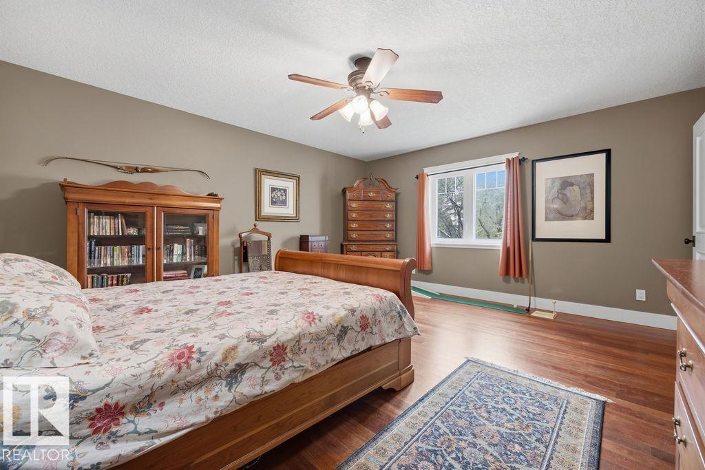 11137 81 AV NW - 29