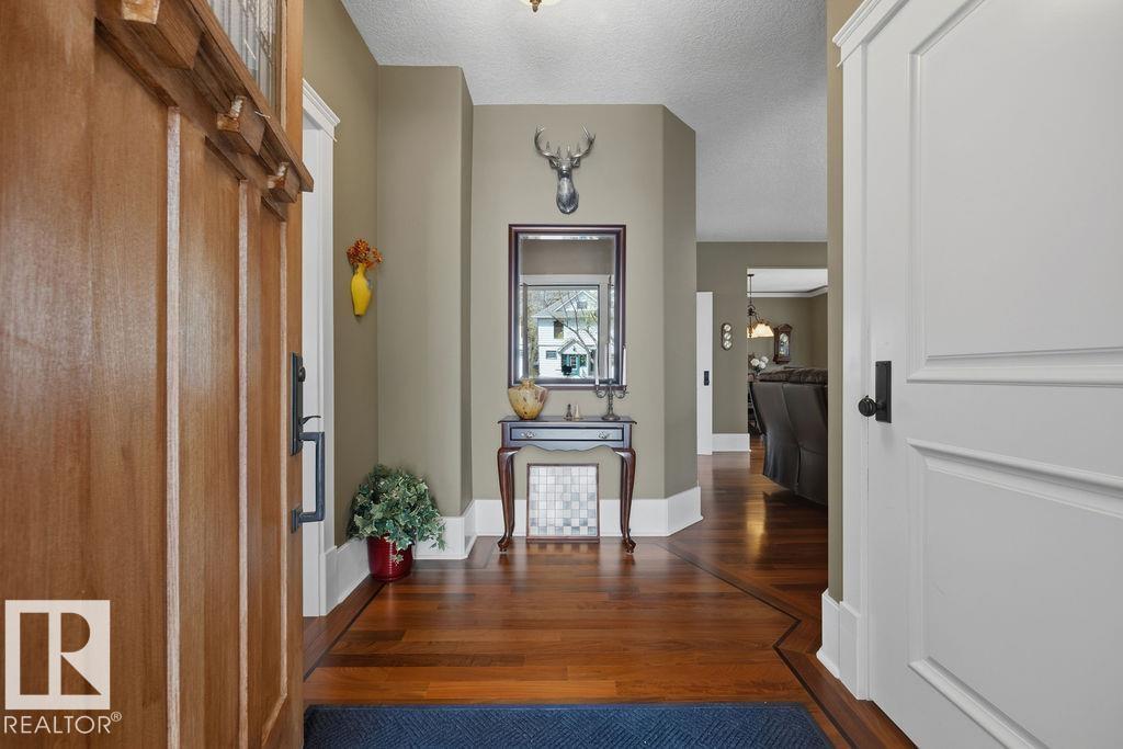 11137 81 AV NW - 3