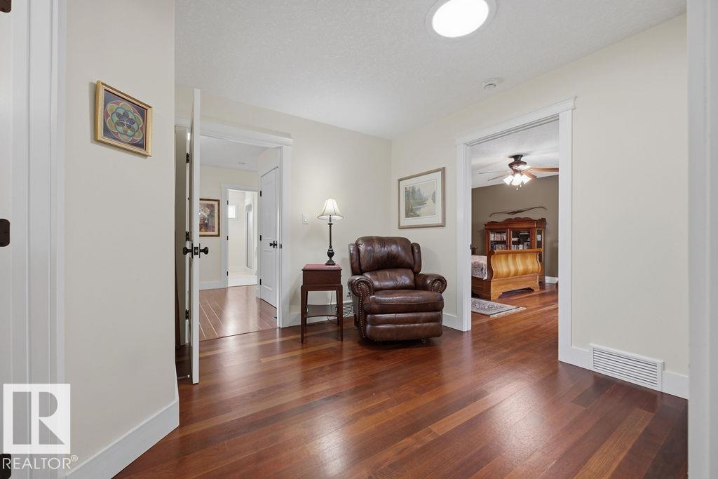 11137 81 AV NW - 31