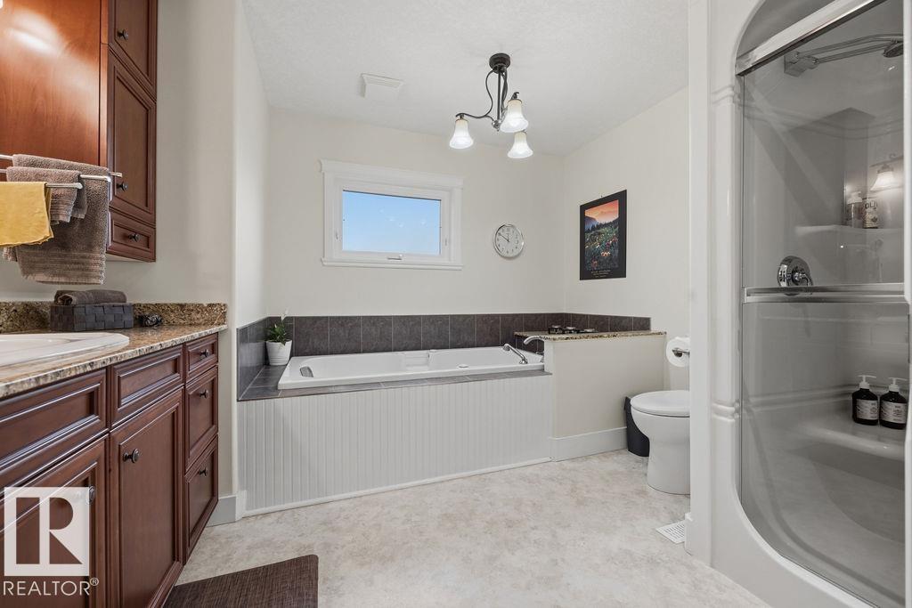 11137 81 AV NW - 35