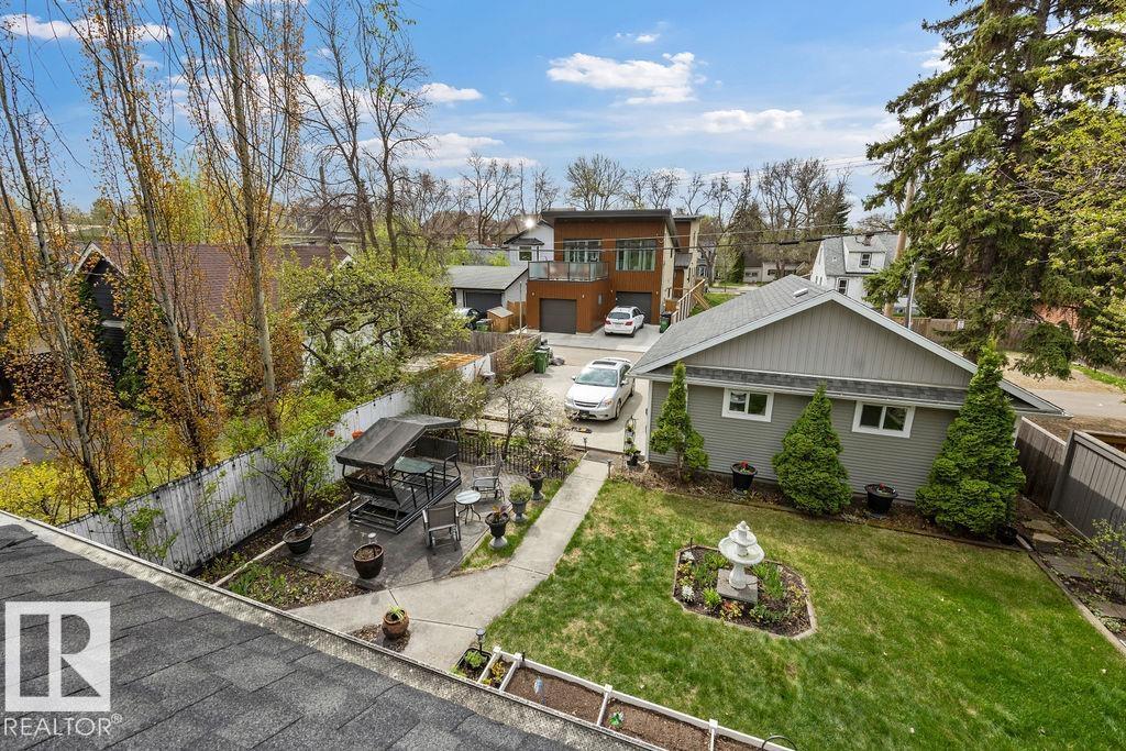 11137 81 AV NW - 46