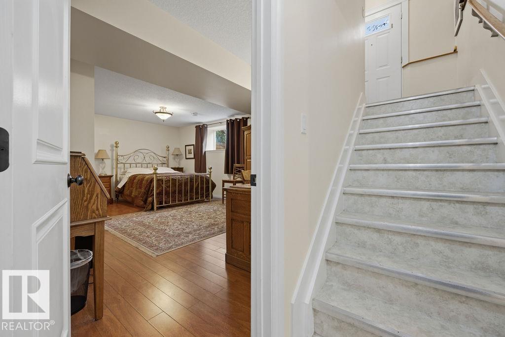 11137 81 AV NW - 48