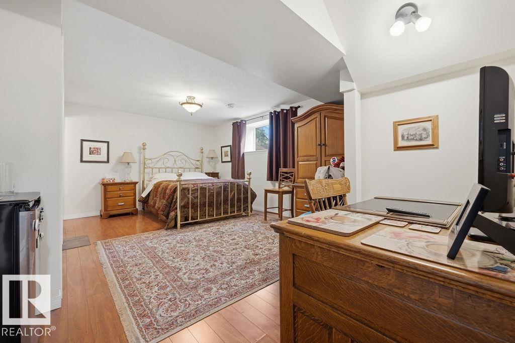 11137 81 AV NW - 49