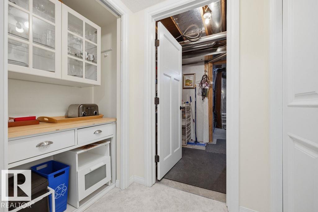 11137 81 AV NW - 52