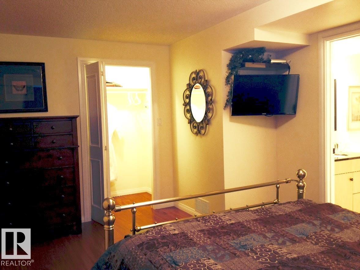 11137 81 AV NW - 55