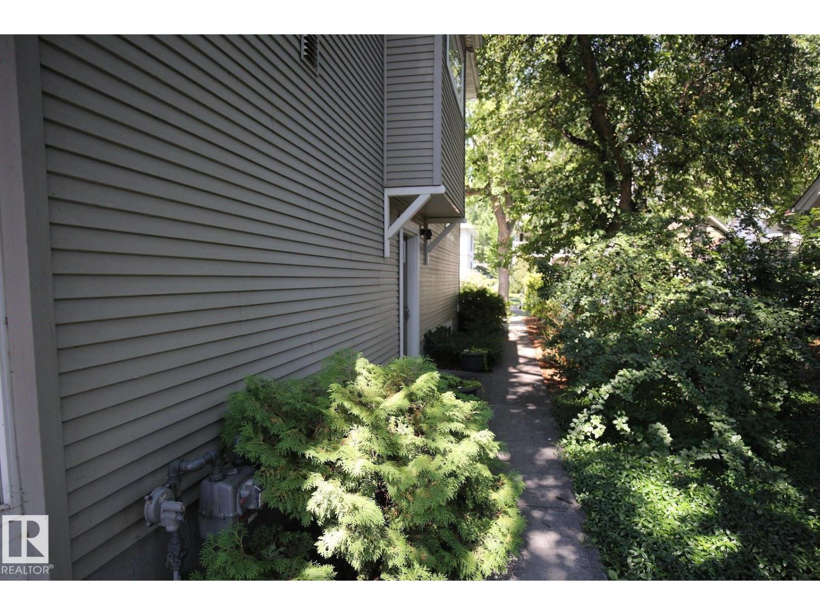 11137 81 AV NW - 61