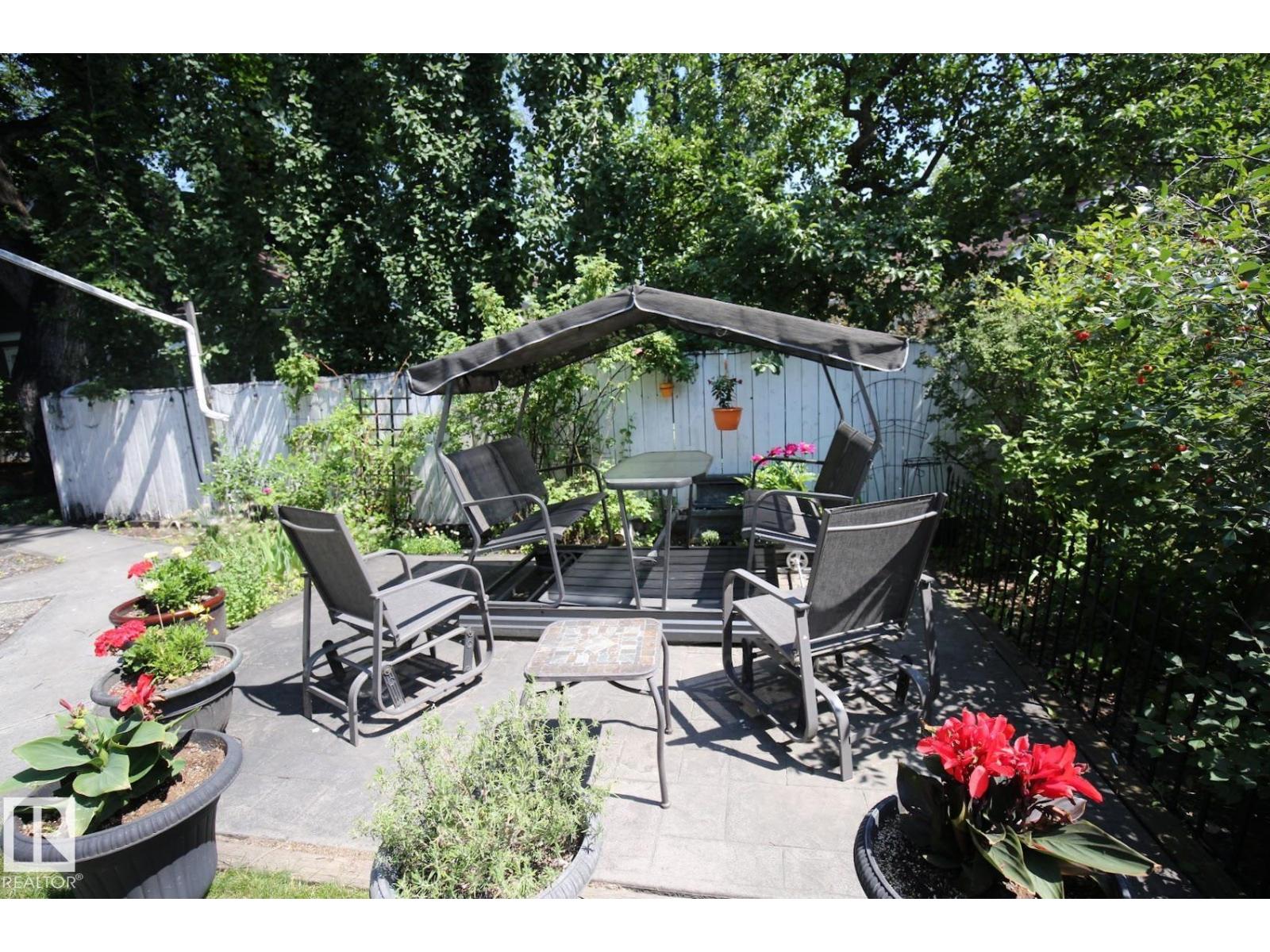 11137 81 AV NW - 64