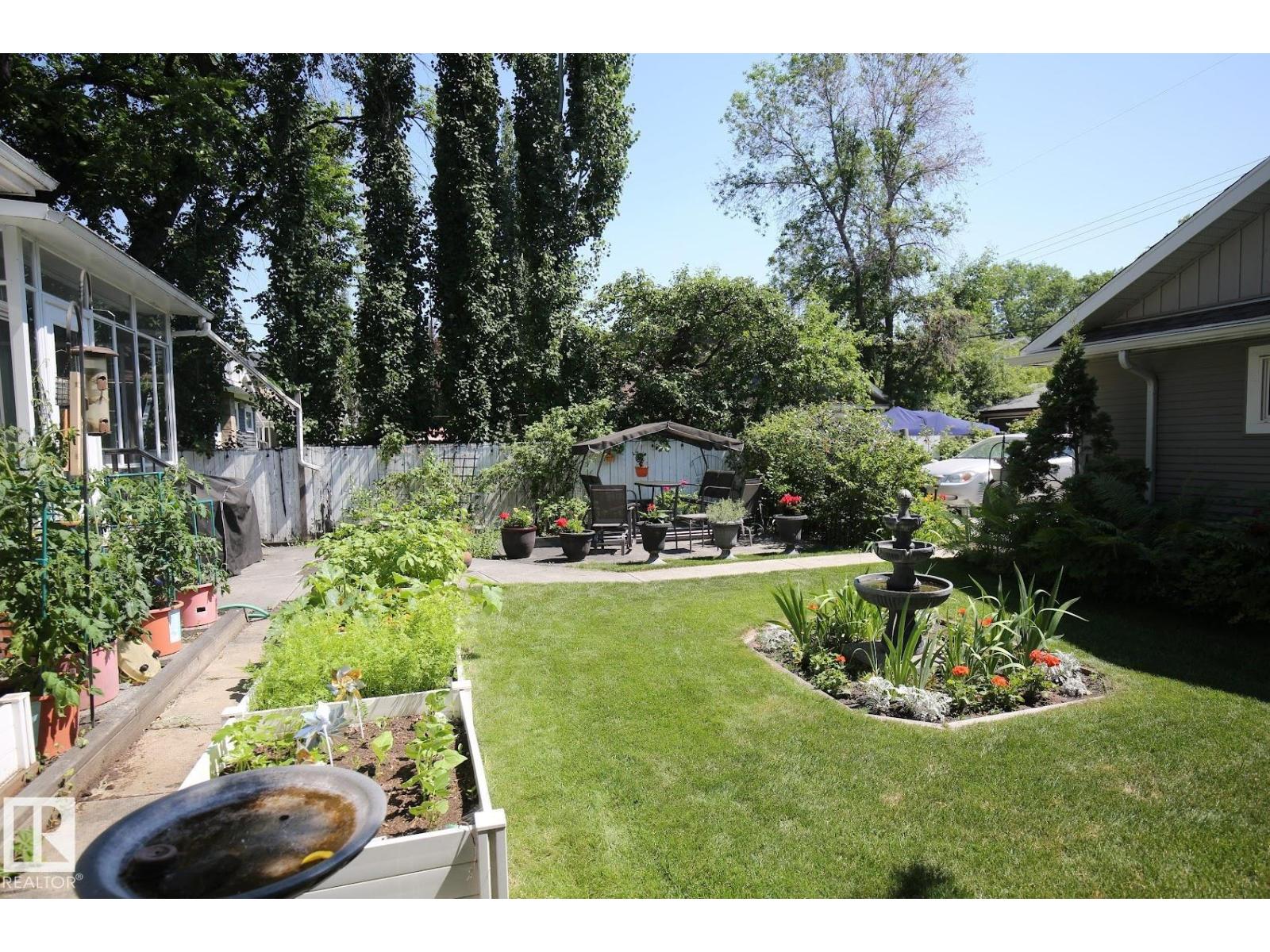 11137 81 AV NW - 65