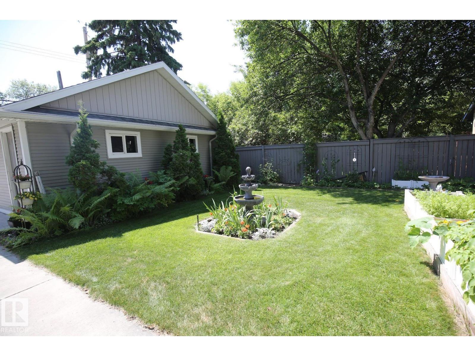 11137 81 AV NW - 67