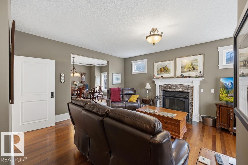 11137 81 AV NW - 8