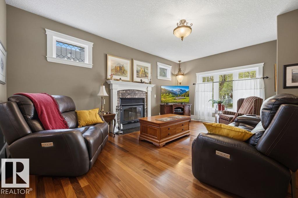 11137 81 AV NW - 9