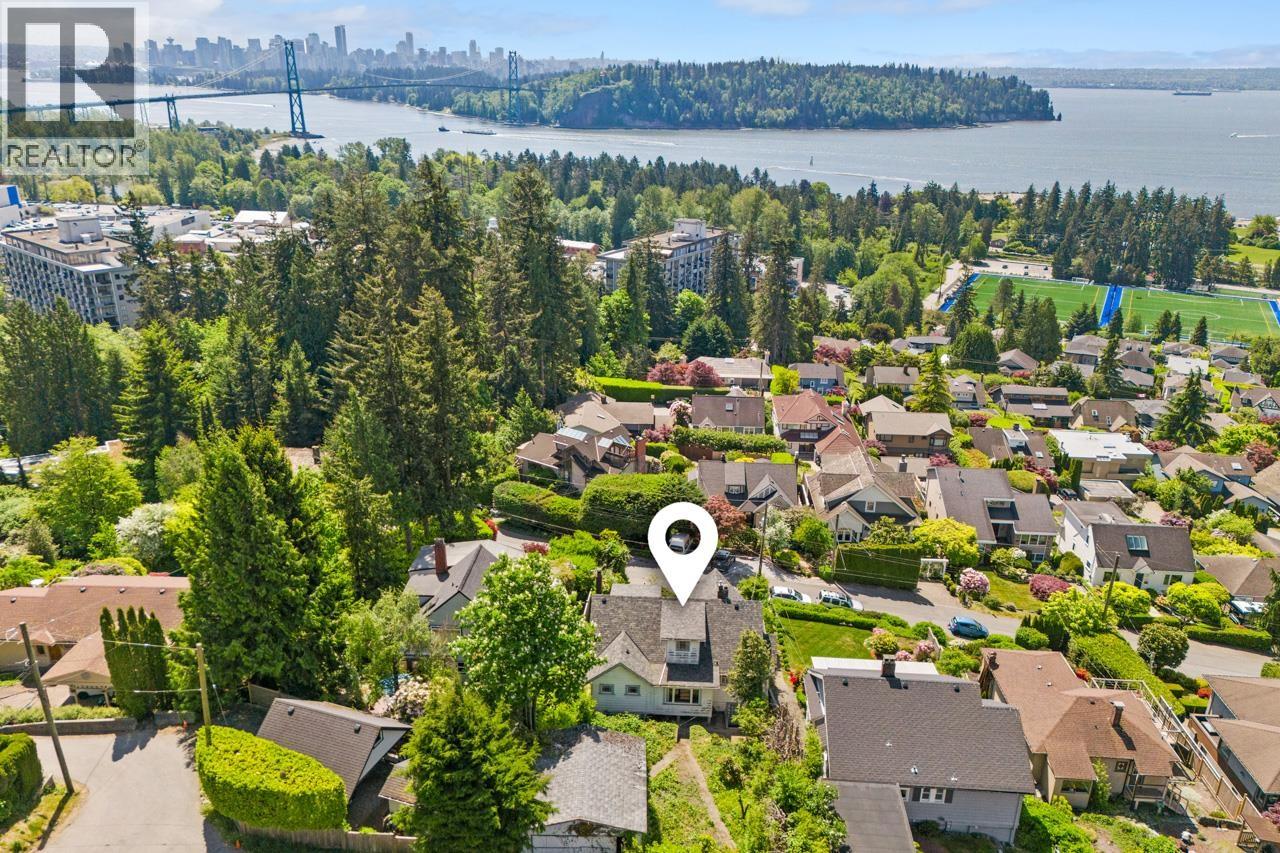 1013 DUCHESS AVENUE, West Vancouver
