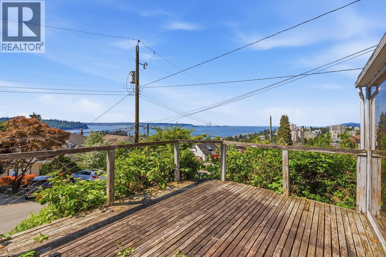 1013 DUCHESS AVENUE, West Vancouver