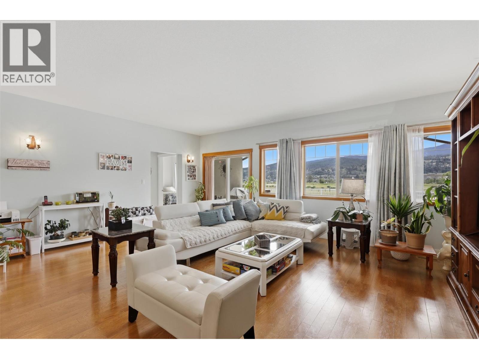 417 NUEVA Wynd, Kamloops