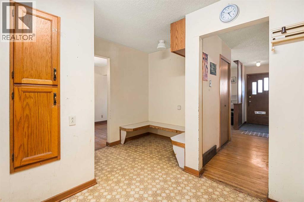 2616 22 Street NW - 11