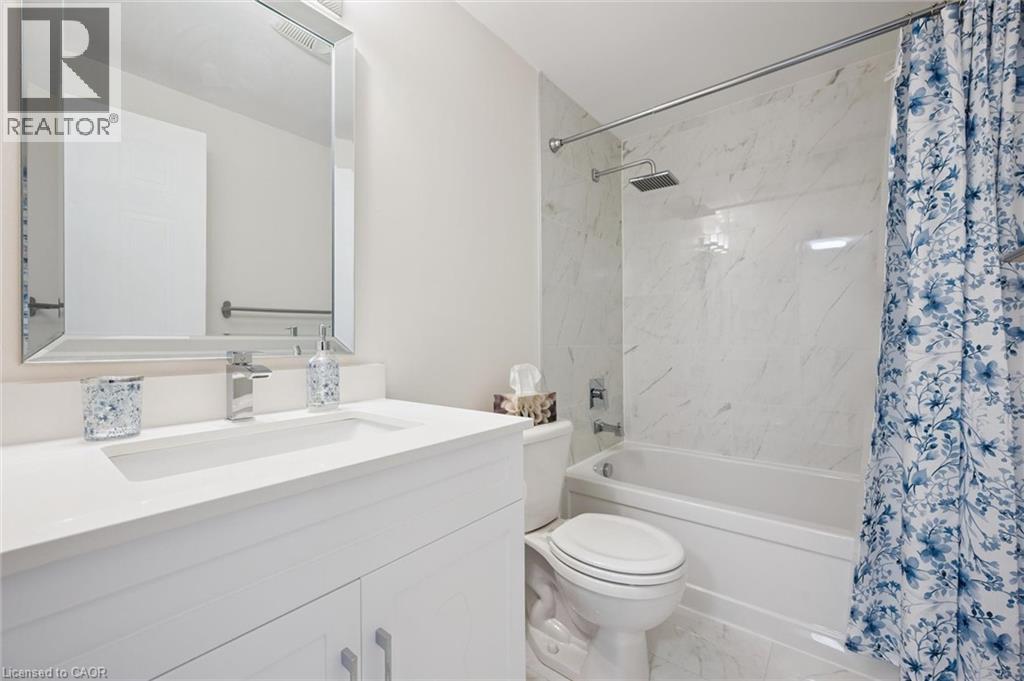 #3 151 CLAIRFIELDS Drive - 20