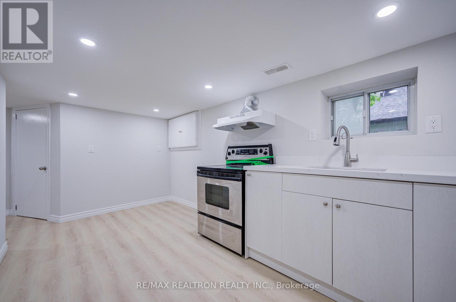 95 ROSEVIEW AVENUE - 27