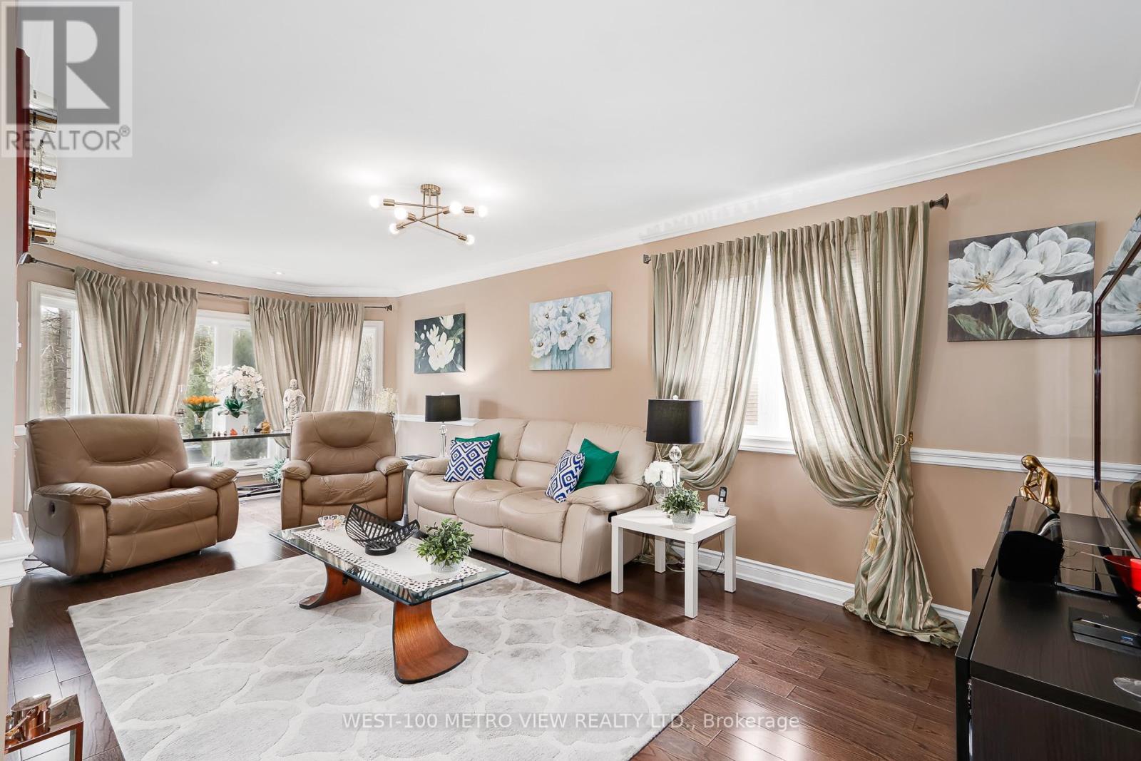 7 FAIRWAY CRESCENT - 20