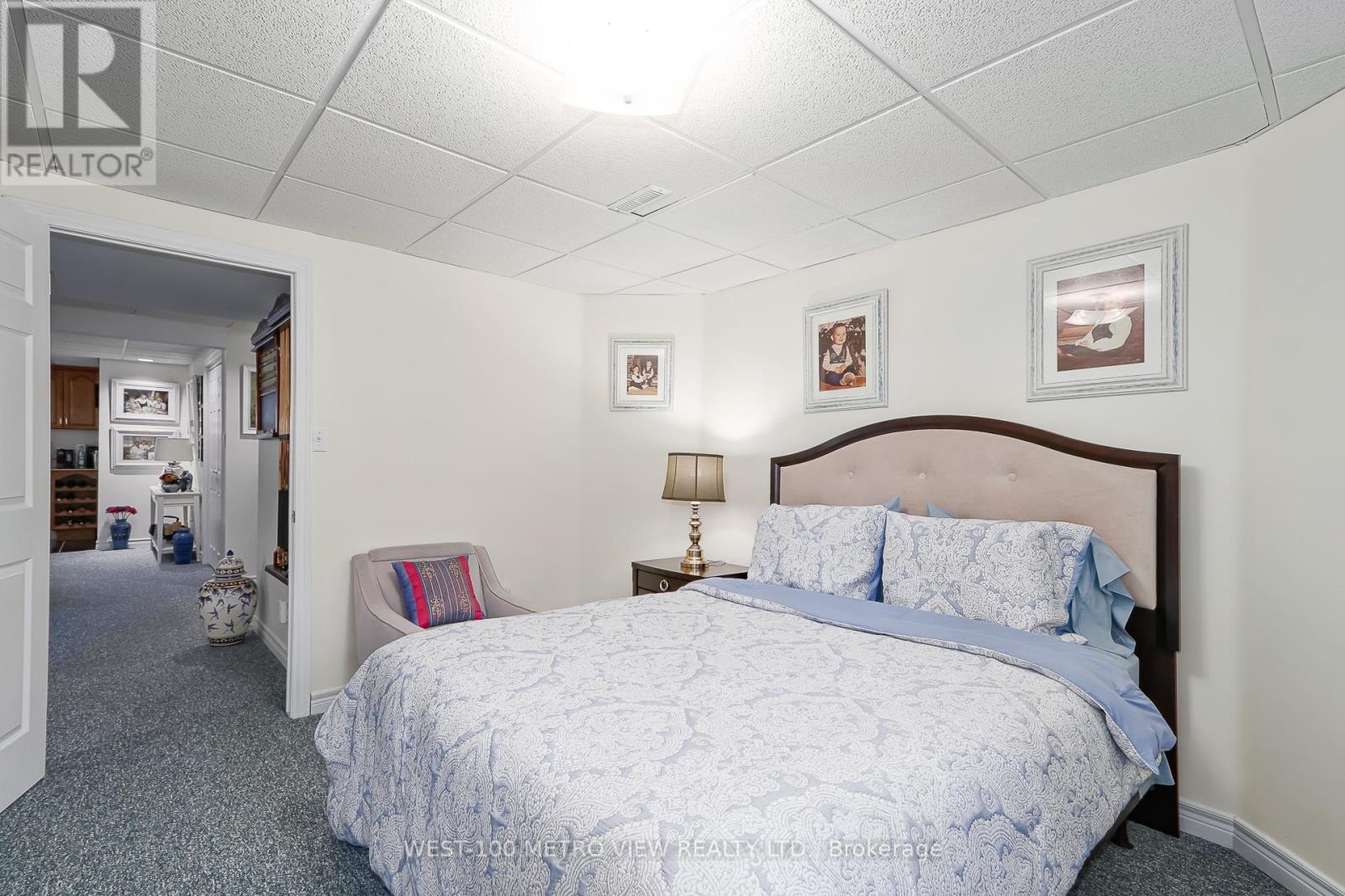 7 FAIRWAY CRESCENT - 34