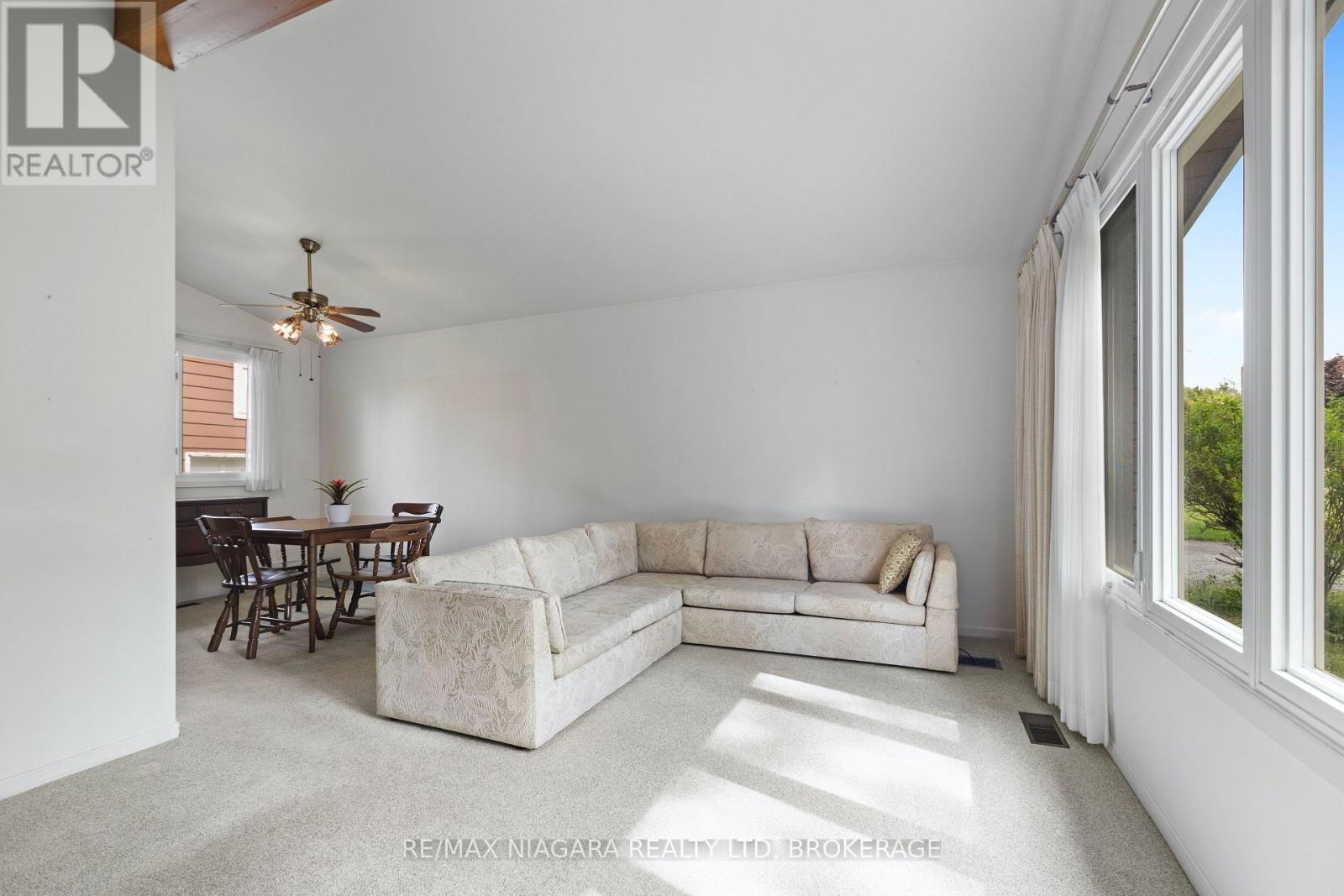 1176 SUNSET DRIVE - 10