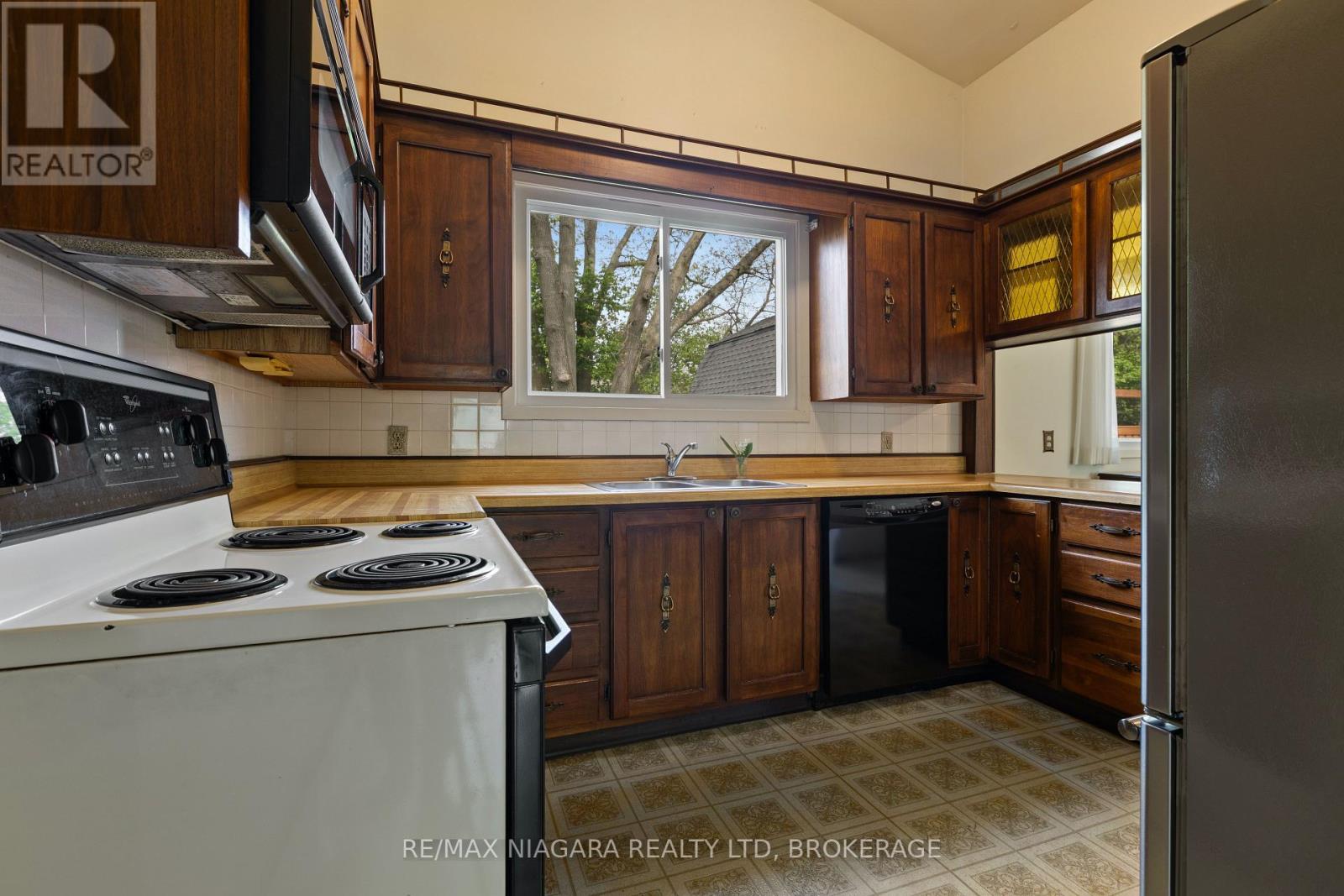 1176 SUNSET DRIVE - 17