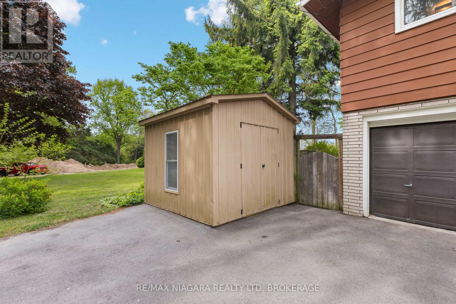 1176 SUNSET DRIVE - 32