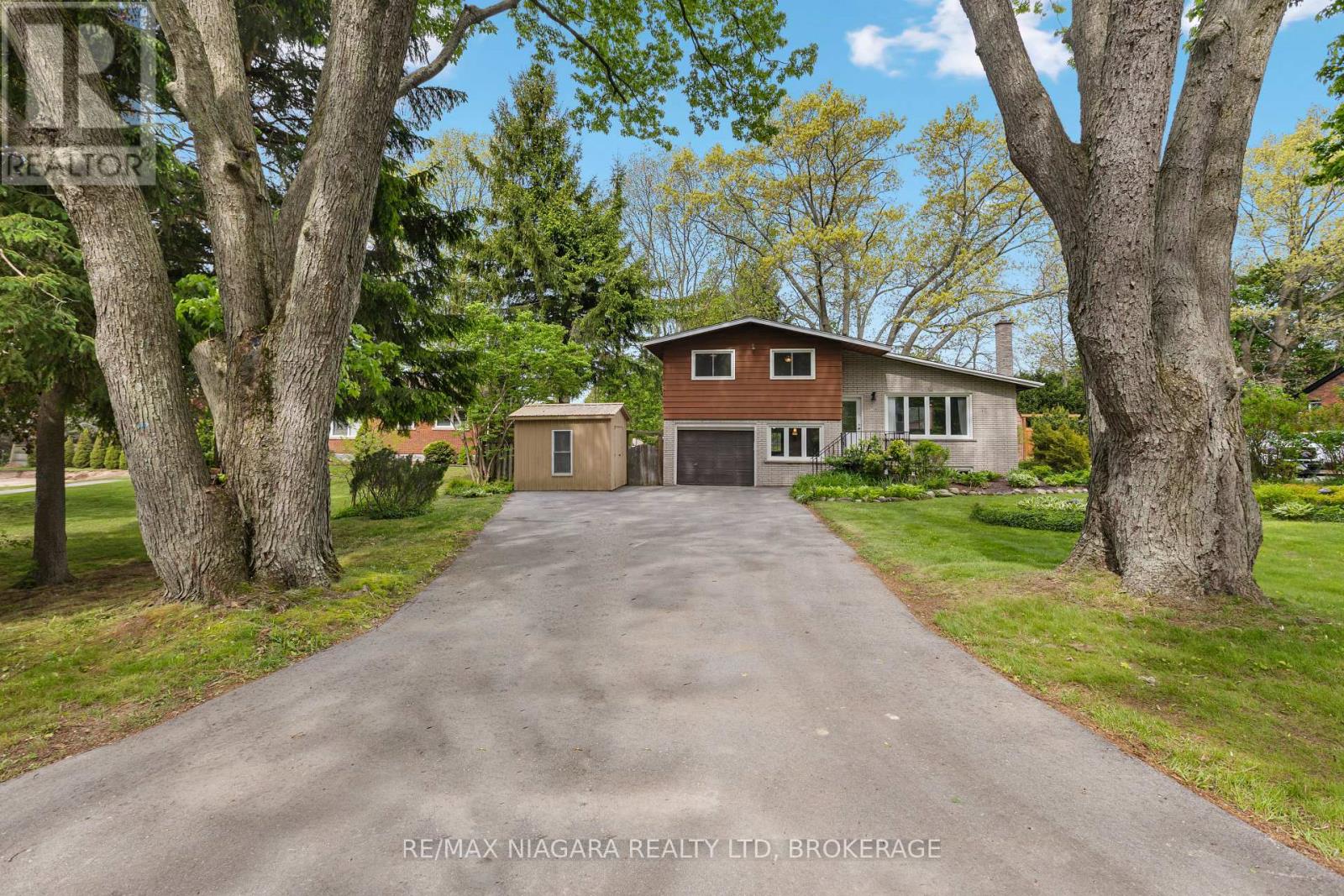 1176 SUNSET DRIVE - 33