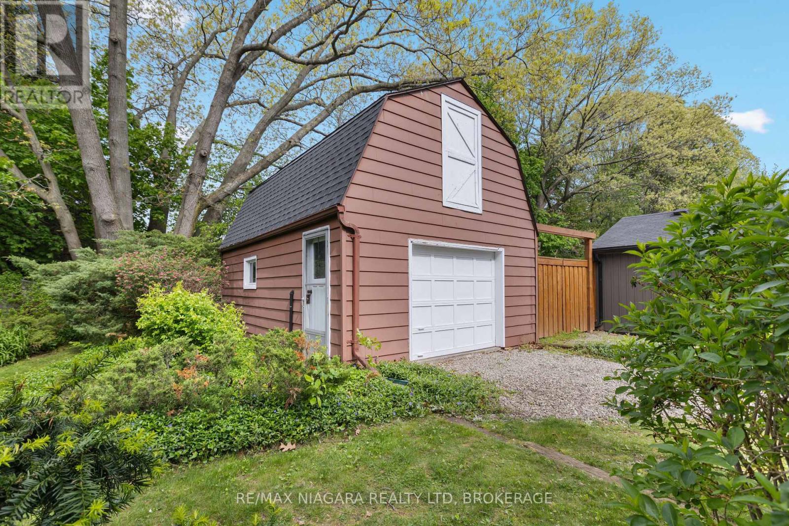 1176 SUNSET DRIVE - 7