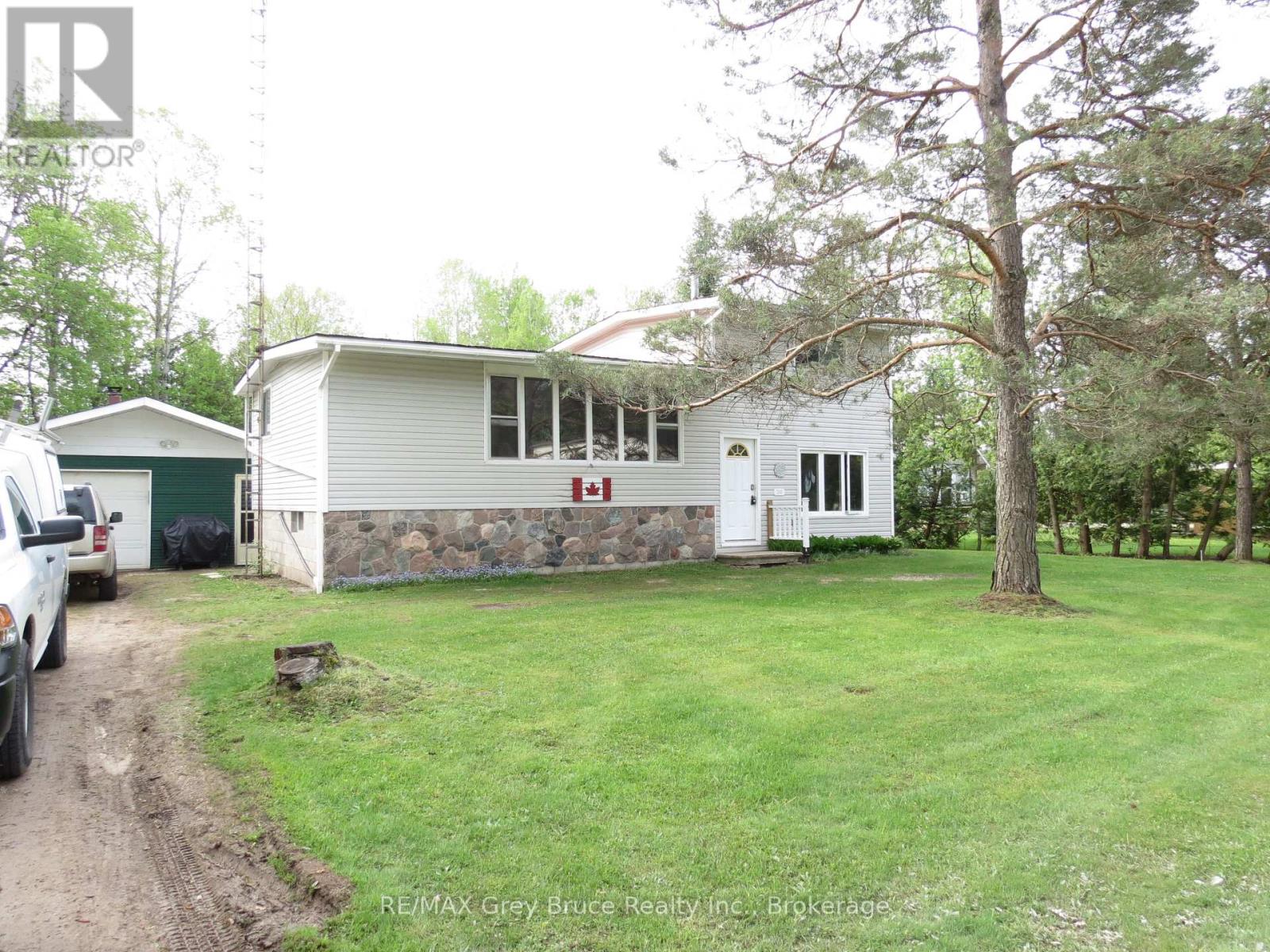 243 MCCULLOUGH LAKE DRIVE - 1