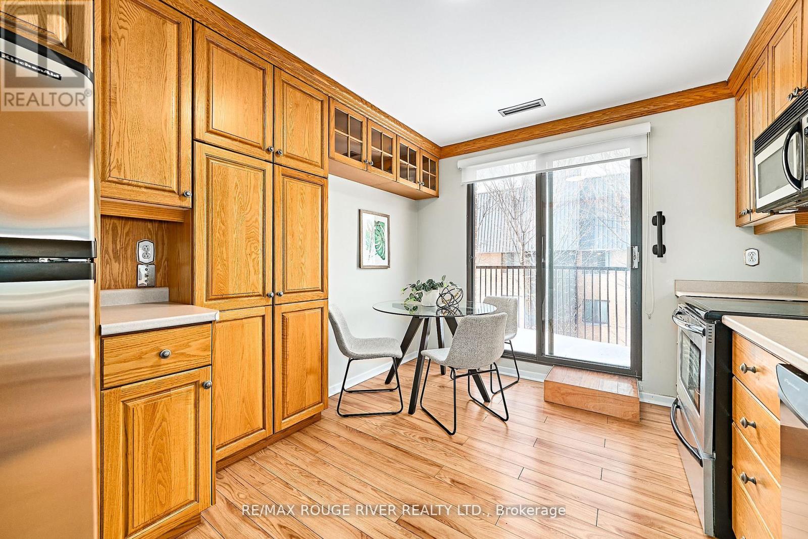 #401 337 SIMCOE STREET - 11