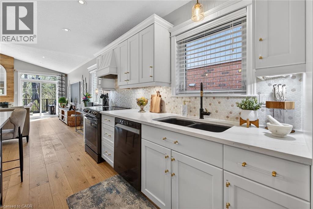 18 ANGLER Avenue - 10