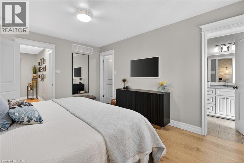 18 ANGLER Avenue - 25