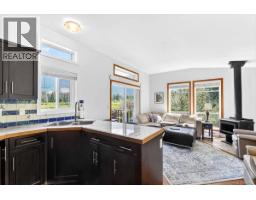 Living room - 9589 Comox Trail, Port Alberni, BC V9Y8N8 Photo 6