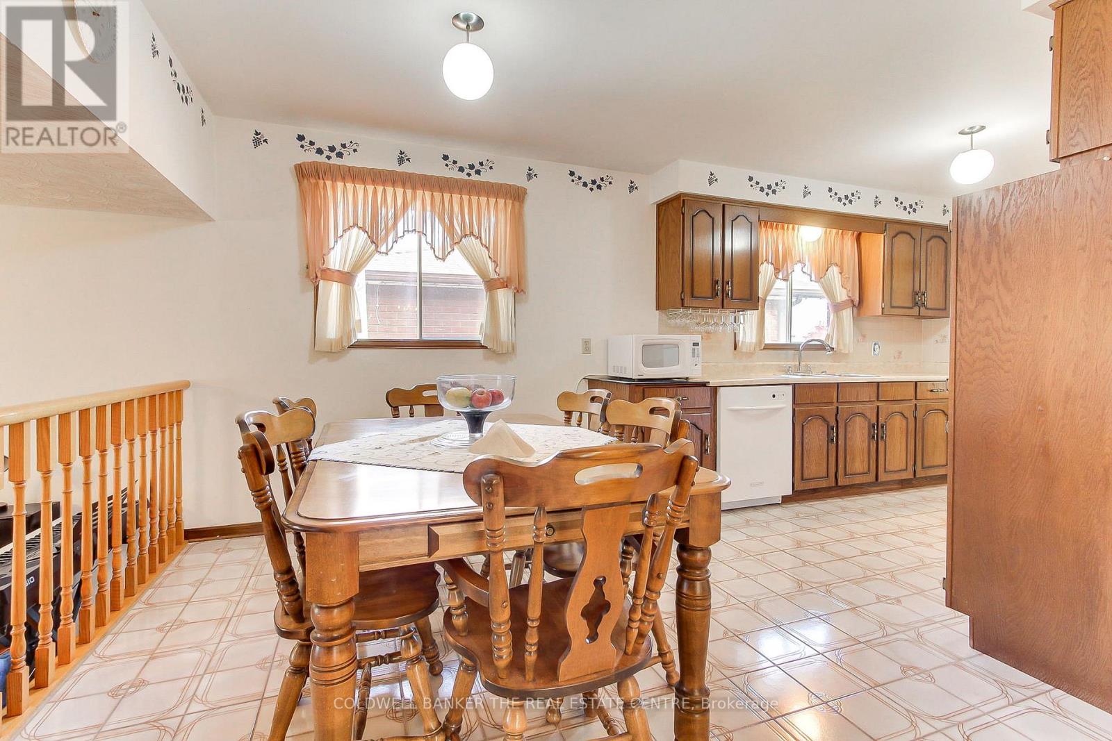 318 COLBORNE STREET - 11