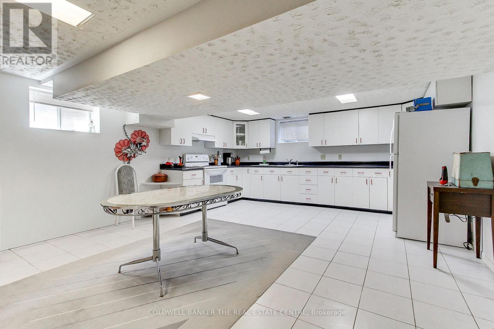 318 COLBORNE STREET - 27