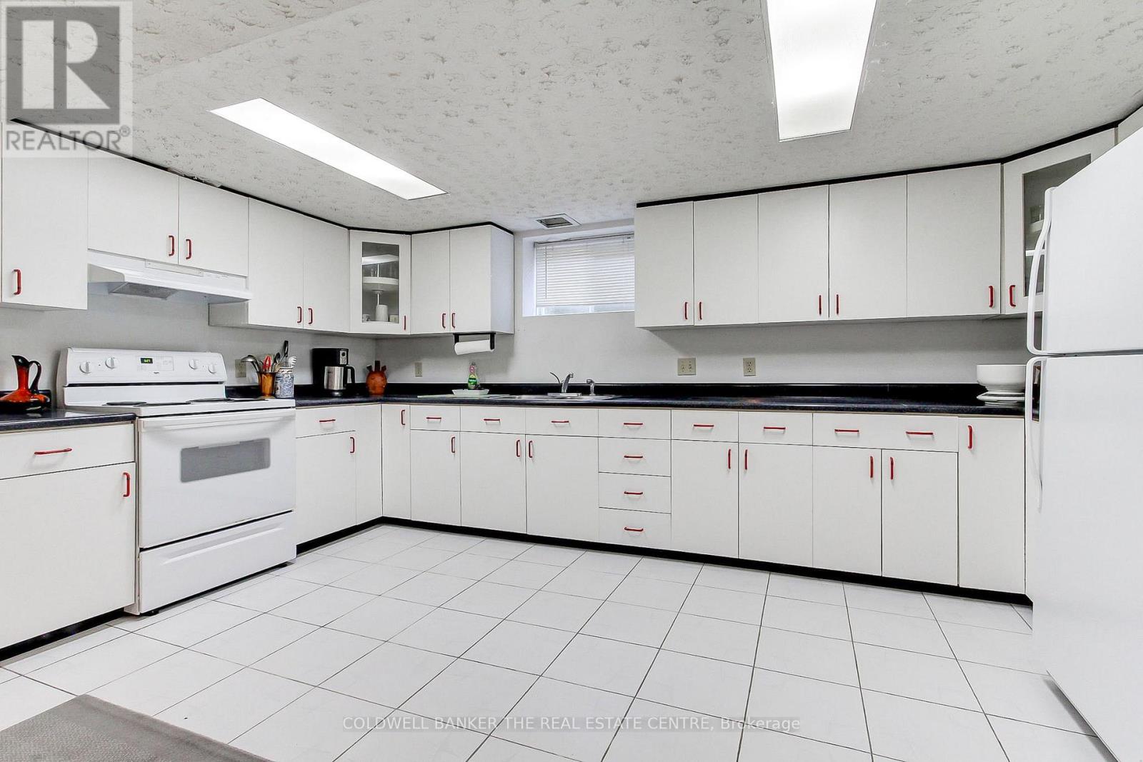 318 COLBORNE STREET - 28