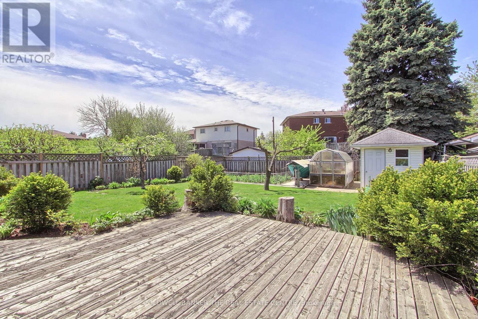 318 COLBORNE STREET - 32