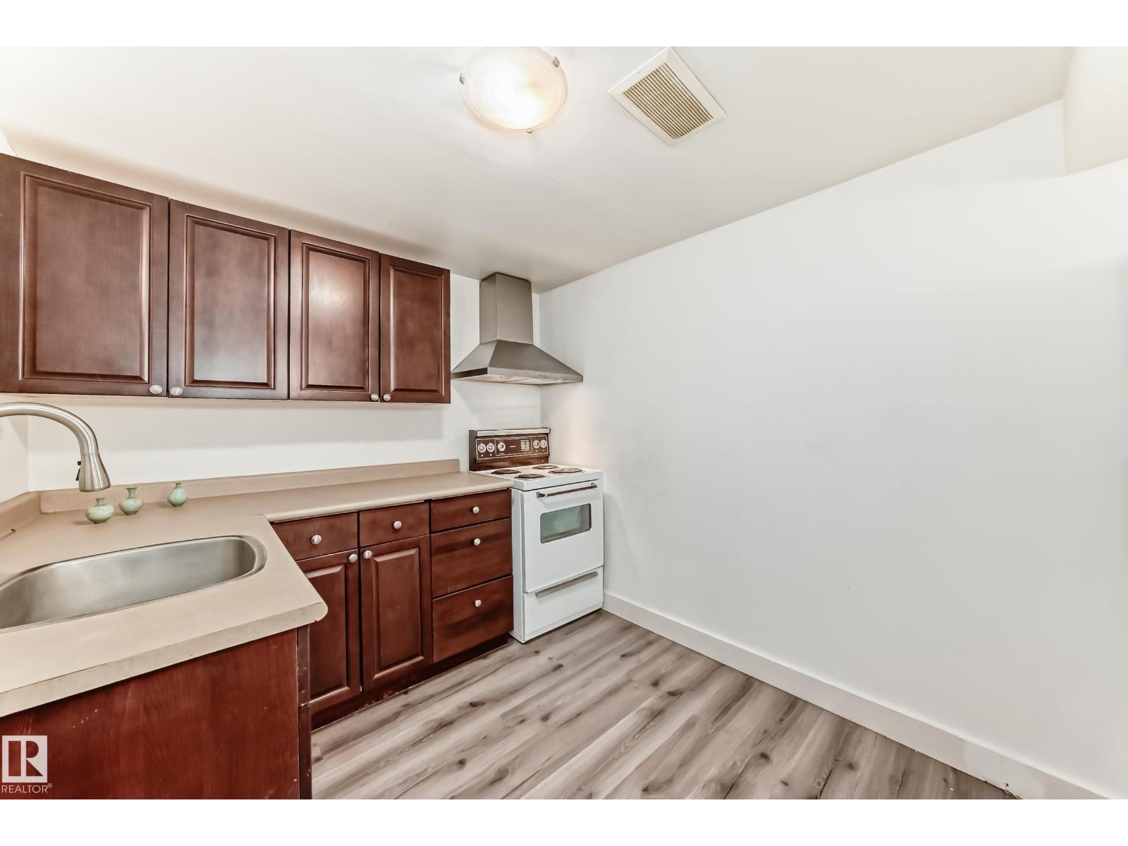 12824 134 AV NW - 10