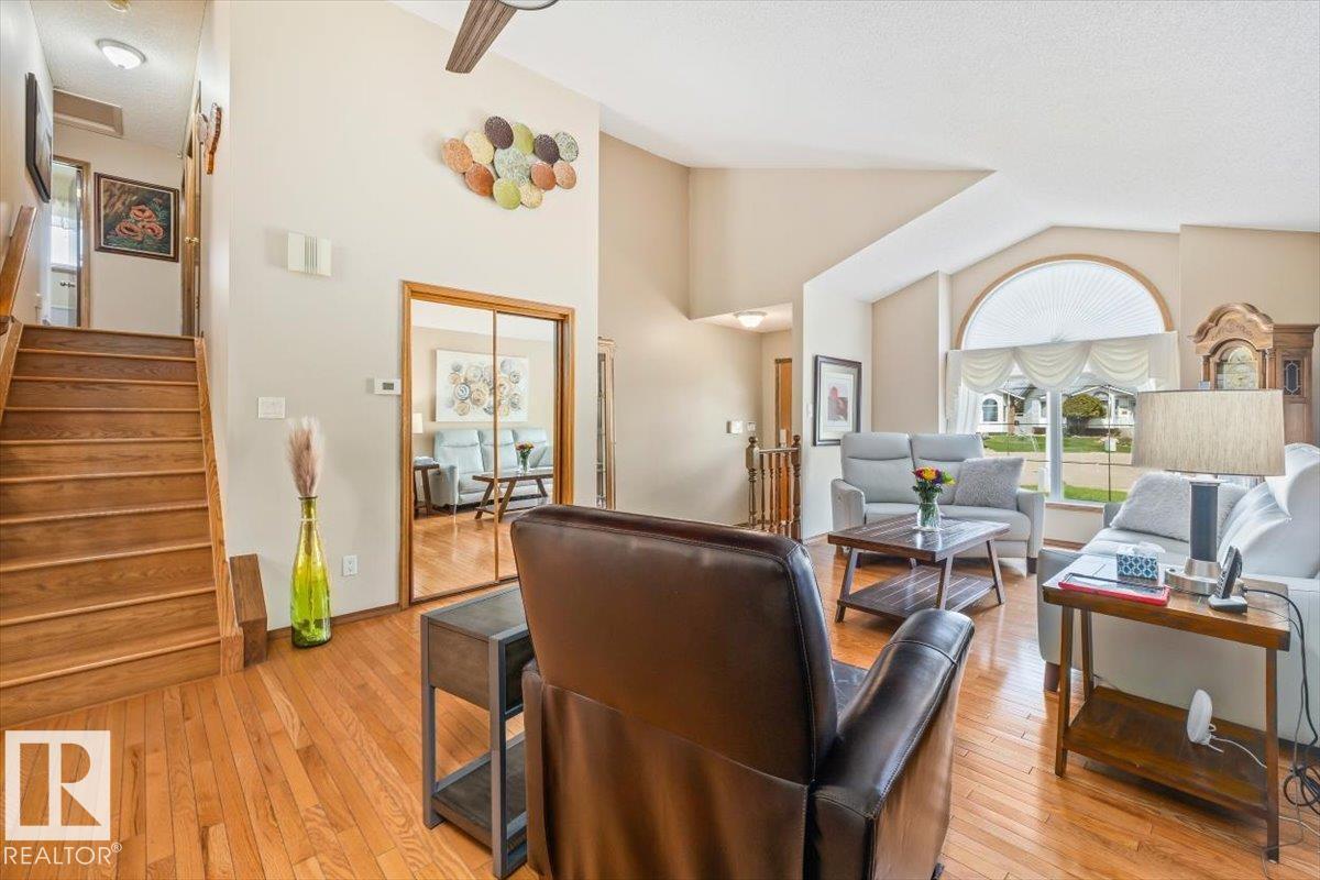 5611 152B AV NW - 9