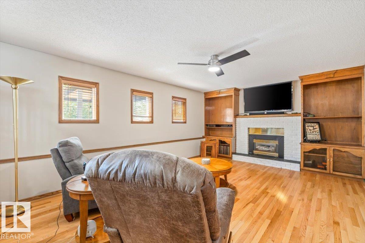 5611 152B AV NW - 25